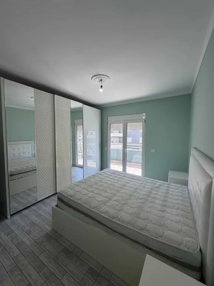 Tirane, jepet me qera apartament 2+1 Kati 5, 100 m² 550 € (PRANE BAR ARTISTI)