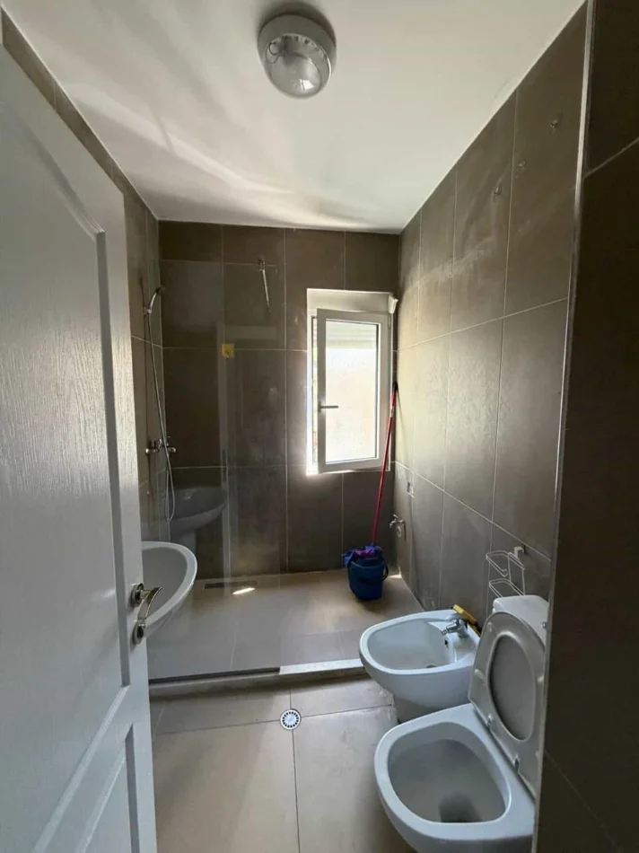 Tirane, jepet me qera apartament 2+1 Kati 5, 100 m² 550 € (PRANE BAR ARTISTI)