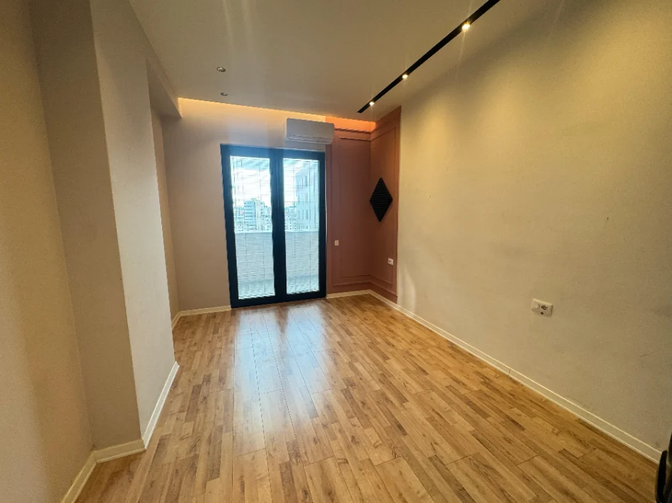 Tirane, jepet me qera apartament 2+1 Kati 7, 1.200 €