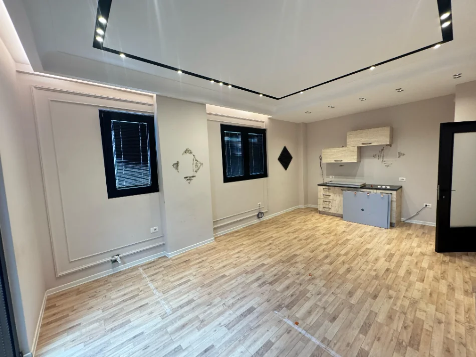 Tirane, jepet me qera apartament 2+1 Kati 7, 1.200 €