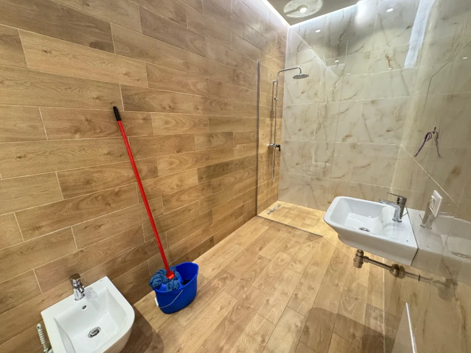 Tirane, jepet me qera apartament 2+1 Kati 7, 1.200 €