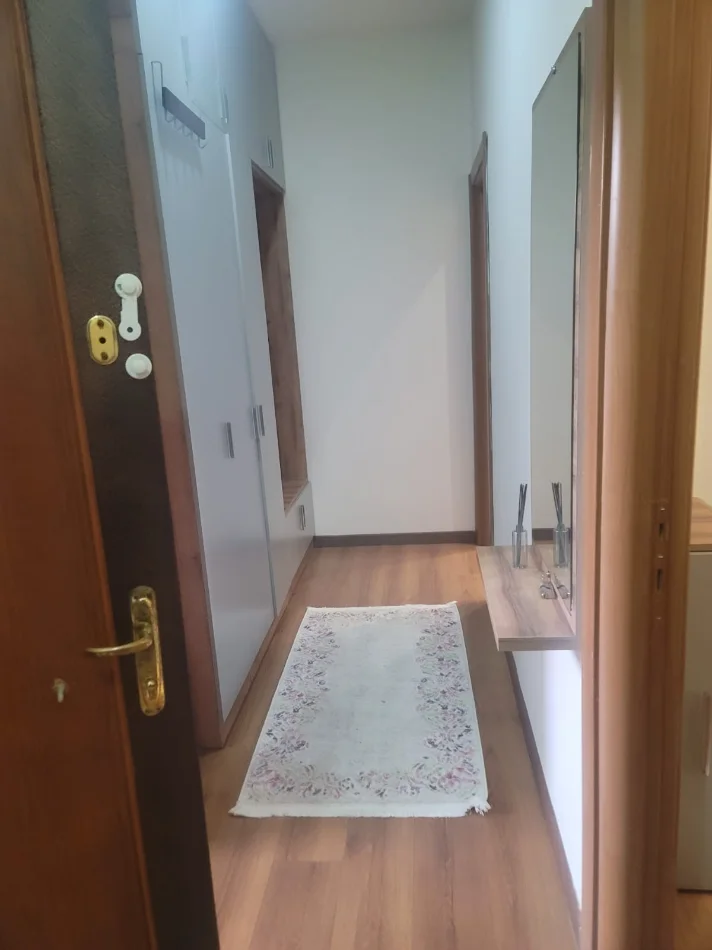 Tirane, jepet me qera apartament 1+1 Kati 1, 62 m² 600 € (9 KATSHET)