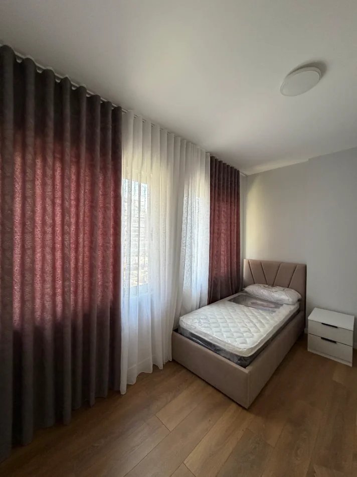 Tirane, jepet me qera apartament 2+1 Kati 3, 600 € (YZBERISHT)