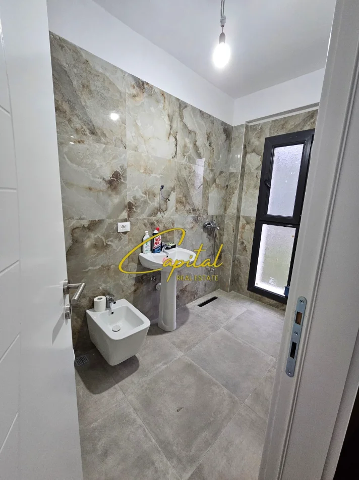 Tirane, shitet apartament 2+1 Kati 2, 98 m² 162.000 € (PORCELANI)