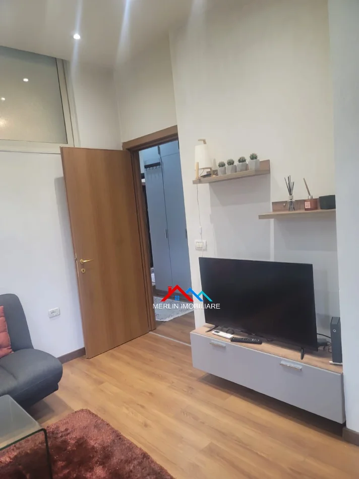 Tirane, jepet me qera apartament 1+1 Kati 1, 62 m² 600 € (RRUGA E BARRIKADAVE,9-KATESHET)