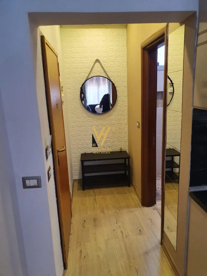 Tirane, jepet me qera apartament 1+1+Ballkon Kati 3, 64 m² 600 € (RRUGA E BARRIKADAVE)