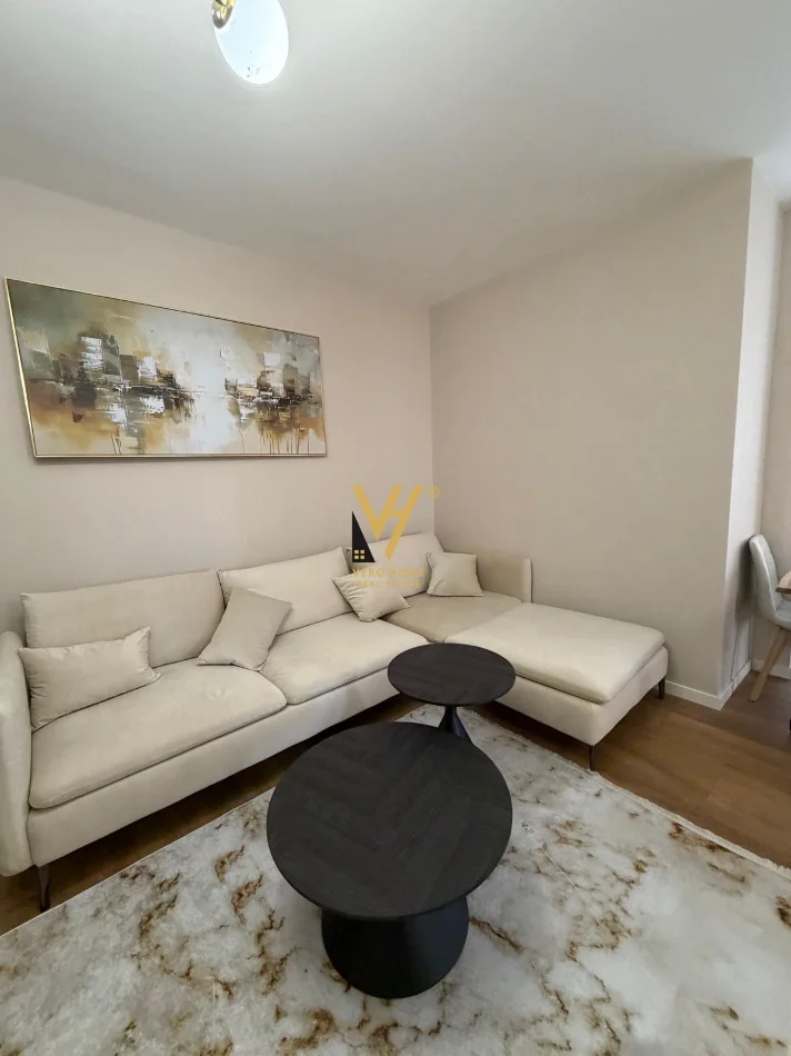 Tirane, jepet me qera apartament 2+1+Ballkon Kati 3, 77 m² 600 € (YZBERISHT)