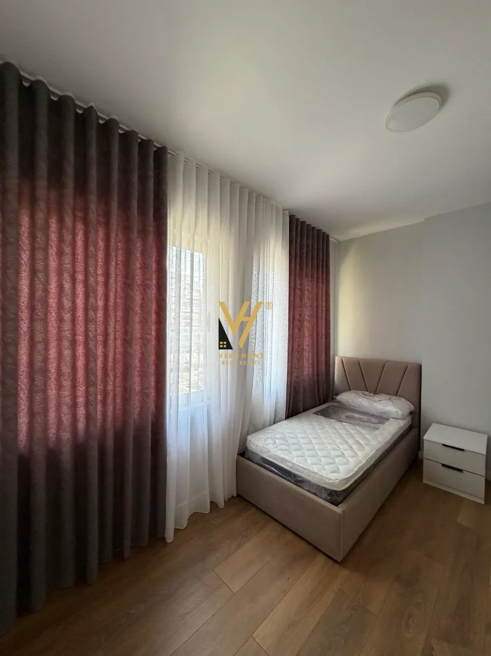Tirane, jepet me qera apartament 2+1+Ballkon Kati 3, 77 m² 600 € (YZBERISHT)