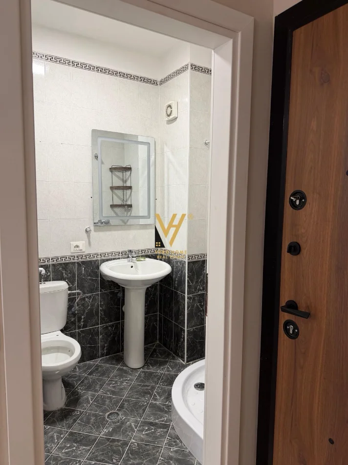 Tirane, jepet me qera apartament 2+1+Ballkon Kati 3, 77 m² 600 € (YZBERISHT)