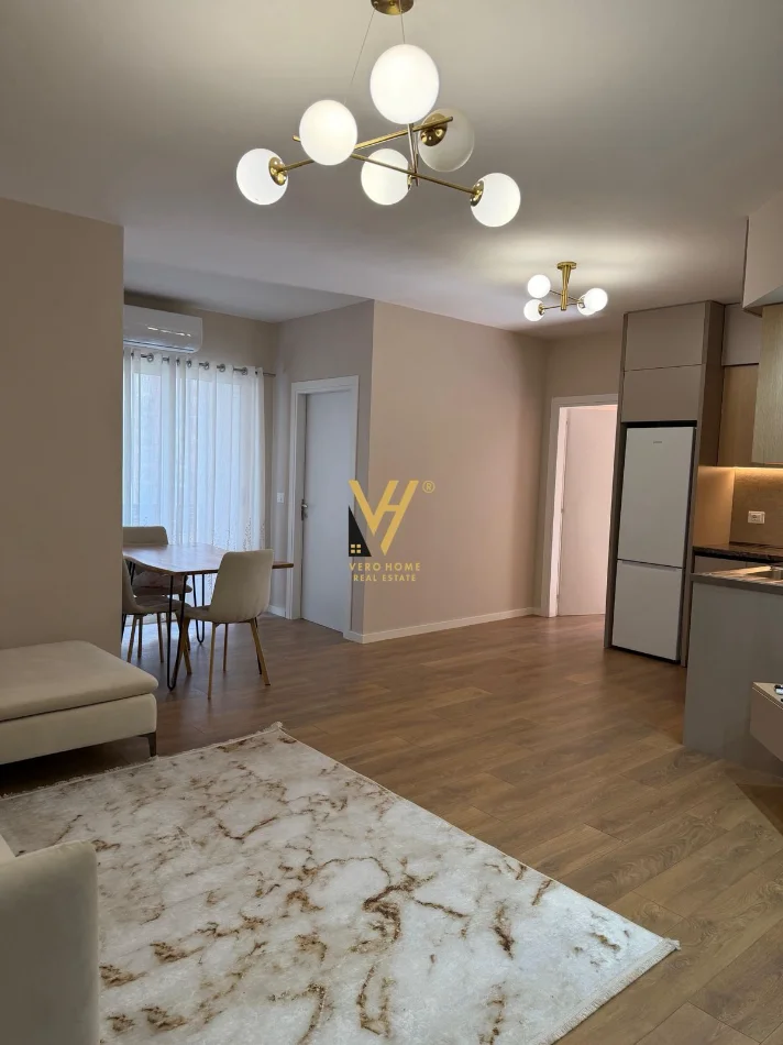 Tirane, jepet me qera apartament 2+1+Ballkon Kati 3, 77 m² 600 € (YZBERISHT)