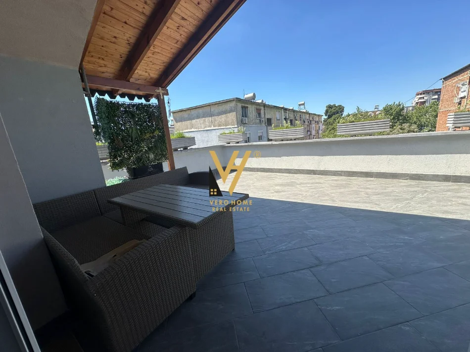 Tirane, jepet me qera apartament 2+1+Ballkon Kati 3, 120 m² 750 € (OXHAKU)