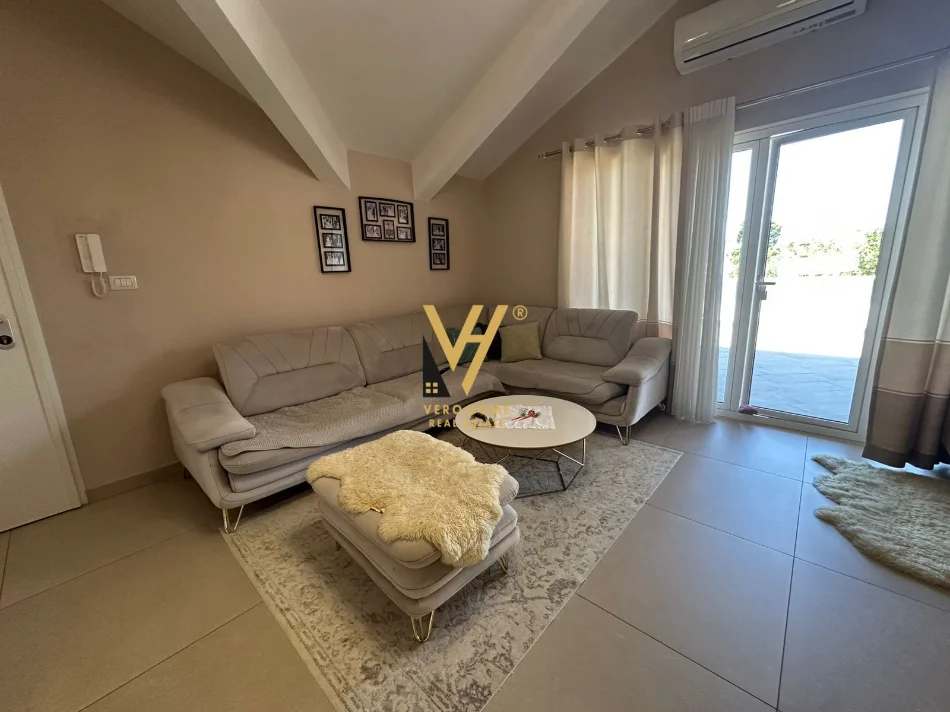 Tirane, jepet me qera apartament 2+1+Ballkon Kati 3, 120 m² 750 € (OXHAKU)