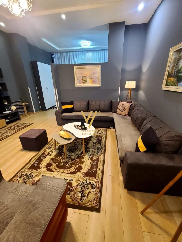 Tirane, jepet me qera apartament 1+1+Ballkon Kati 1, 90 m² 570 € (RRUGA PETI)