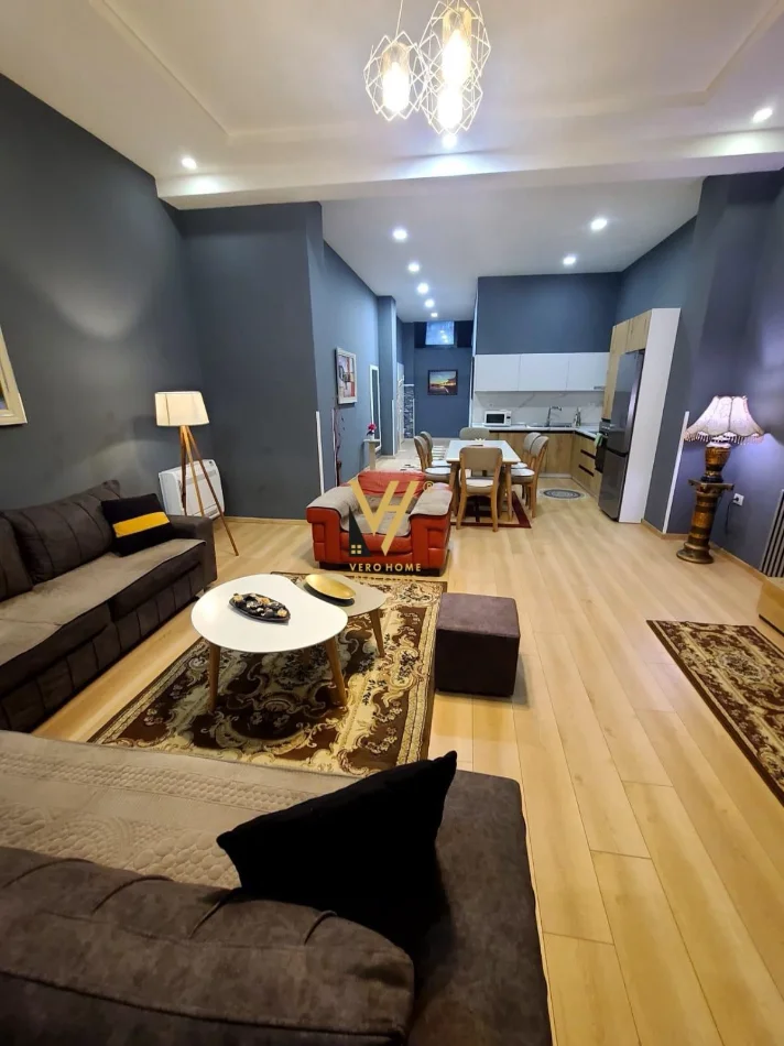 Tirane, jepet me qera apartament 1+1+Ballkon Kati 1, 90 m² 570 € (RRUGA PETI)