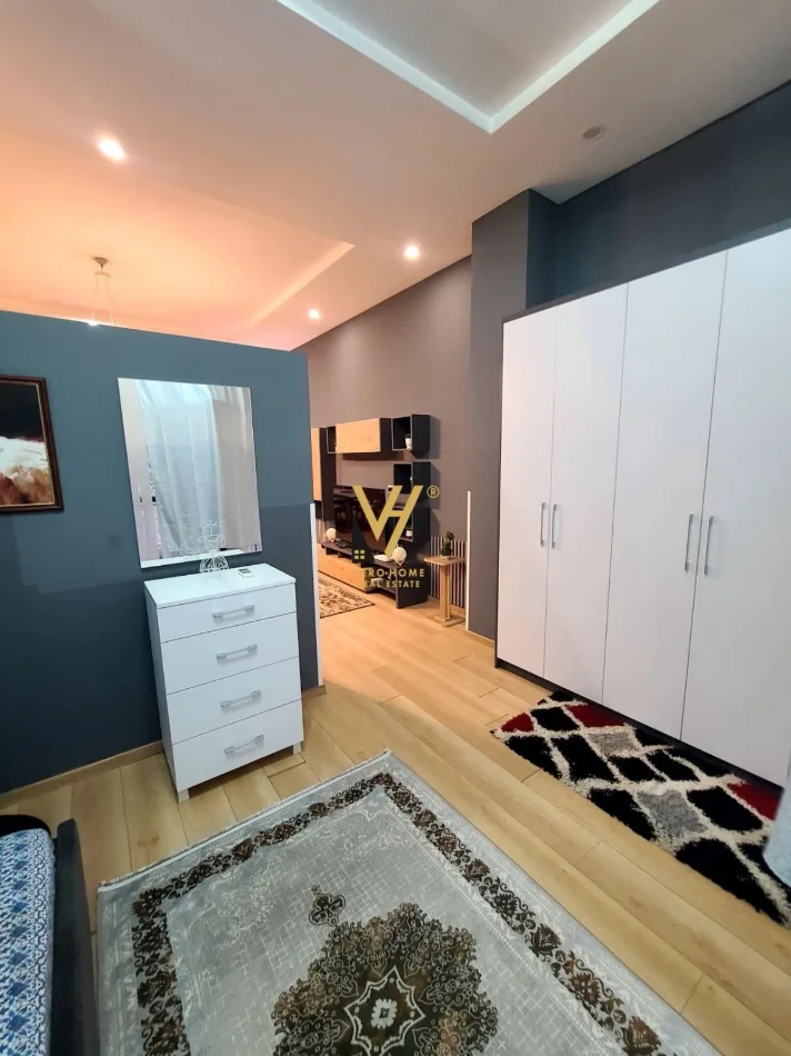 Tirane, jepet me qera apartament 1+1+Ballkon Kati 1, 90 m² 570 € (RRUGA PETI)