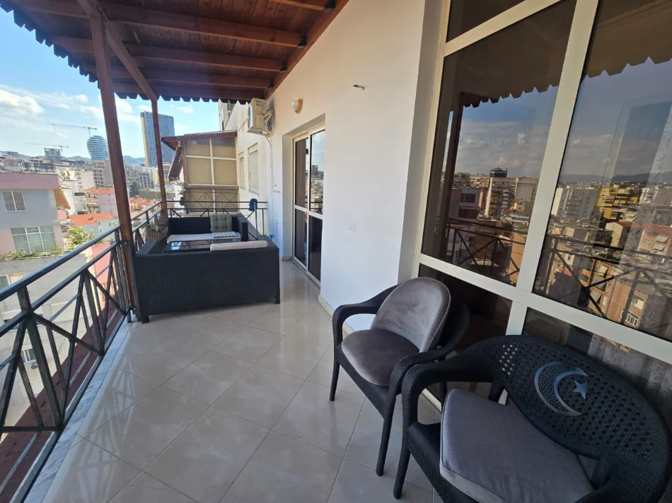 Tirane, jepet me qera apartament 2+1+Ballkon Kati 9, 111 m² 650 € (Rruga Barrikadave, Tiranë)