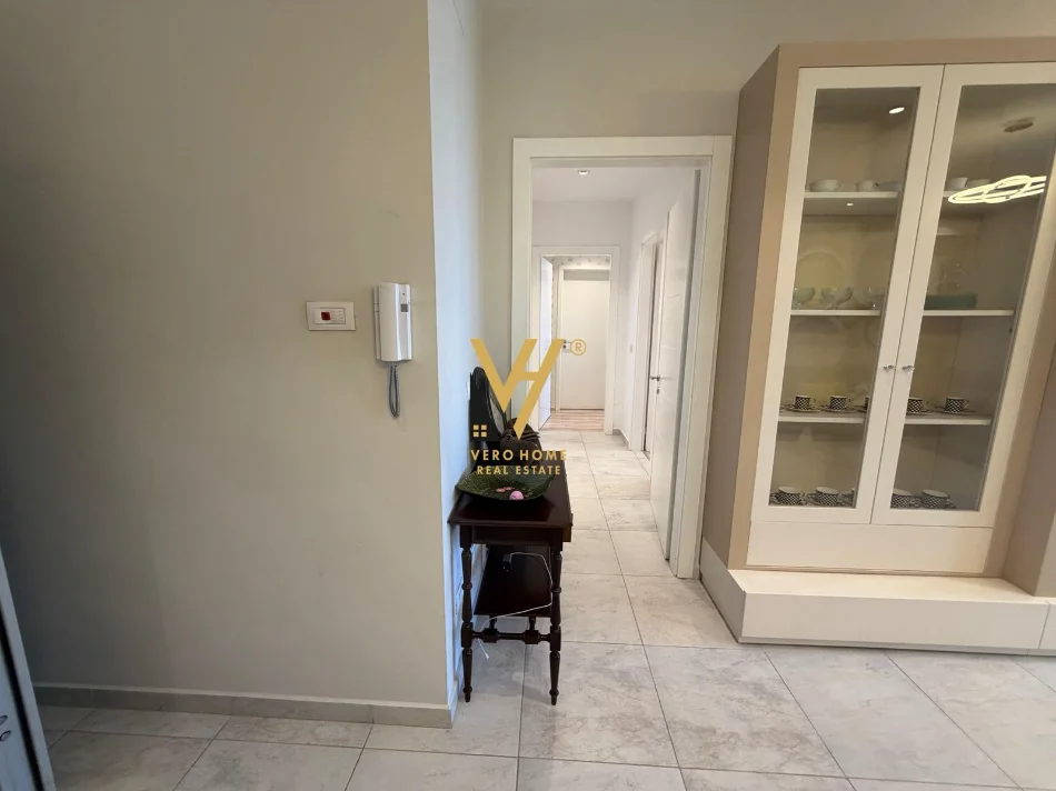 Tirane, shitet apartament 2+1+Ballkon Kati 20, 127 m² 610.000 € (AMBASADOR 3)