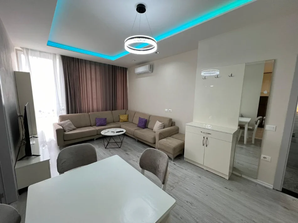 Tirane, jepet me qera apartament 1+1+Ballkon Kati 2, 60 m² 600 € (Rruga Riza Cerova)