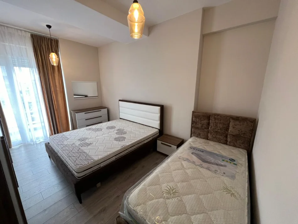 Tirane, jap me qera apartament 1+1+Ballkon Kati 2, 80 m² 550 € (Shkolla Niket Dardani)