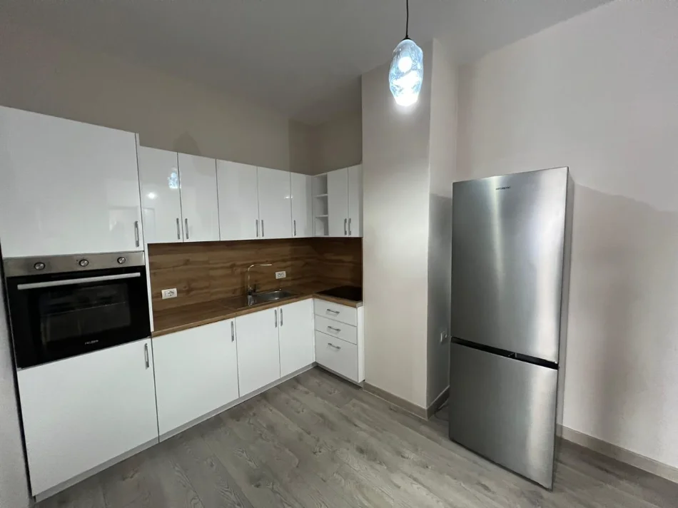 Tirane, jap me qera apartament 1+1+Ballkon Kati 2, 80 m² 550 € (Shkolla Niket Dardani)