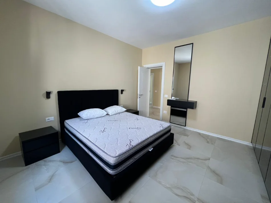 Tirane, jap me qera Vile 2+1 Kati 1, 146 m² 1.000 € (SAUK)
