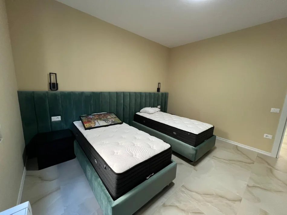 Tirane, jap me qera Vile 2+1 Kati 1, 146 m² 1.000 € (SAUK)