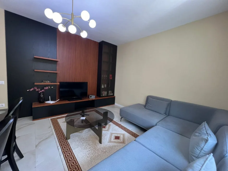 Tirane, jap me qera Vile 2+1 Kati 1, 146 m² 1.000 € (SAUK)