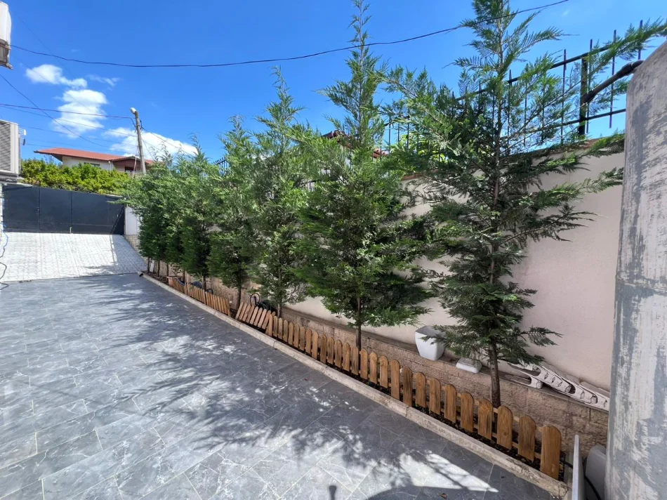 Tirane, jap me qera Vile 2+1 Kati 1, 146 m² 1.000 € (SAUK)