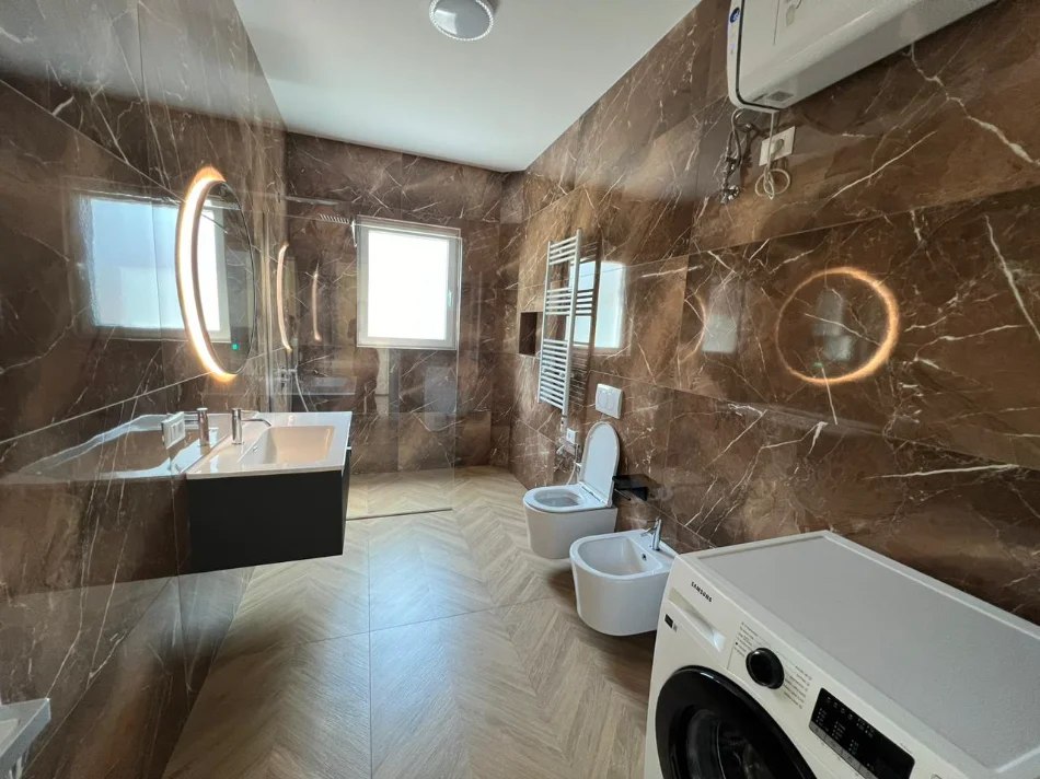 Tirane, jap me qera Vile 2+1 Kati 1, 146 m² 1.000 € (SAUK)