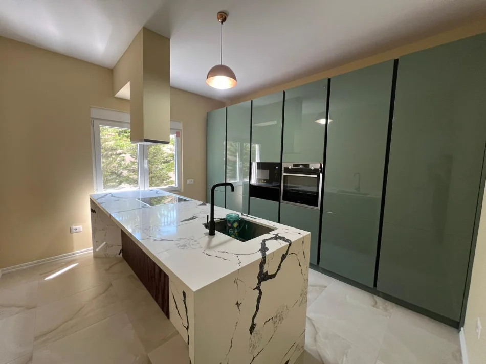 Tirane, jap me qera Vile 2+1 Kati 1, 146 m² 1.000 € (SAUK)