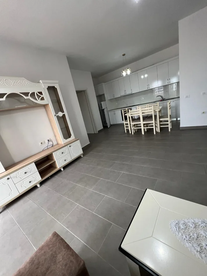 Tirane, shitet apartament 2+1+Ballkon Kati 8, 110 m² 110.000 € (Kamëz)