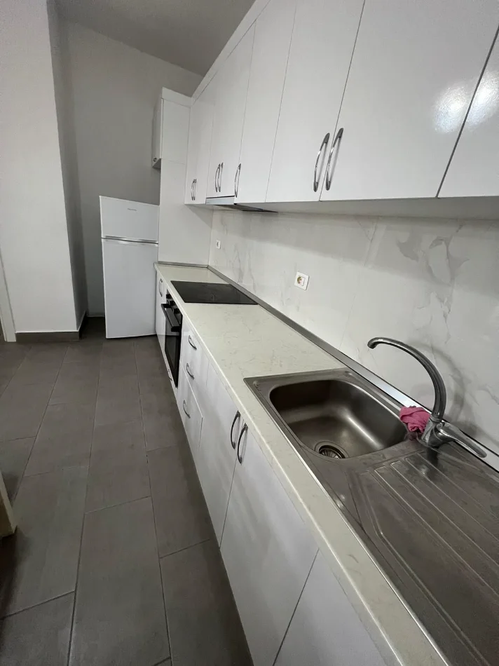 Tirane, shitet apartament 2+1+Ballkon Kati 8, 110 m² 110.000 € (Kamëz)