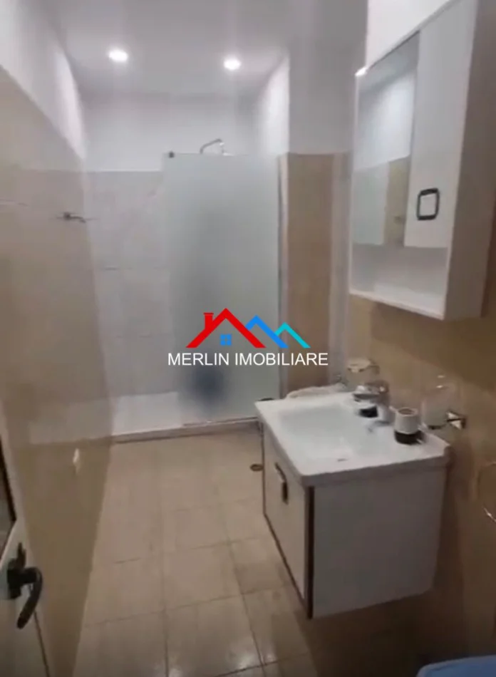 Tirane, jepet me qera apartament 1+1 Kati 1, 62 m² 600 € (RRUGA E BARRIKADAVE,9-KATESHET)