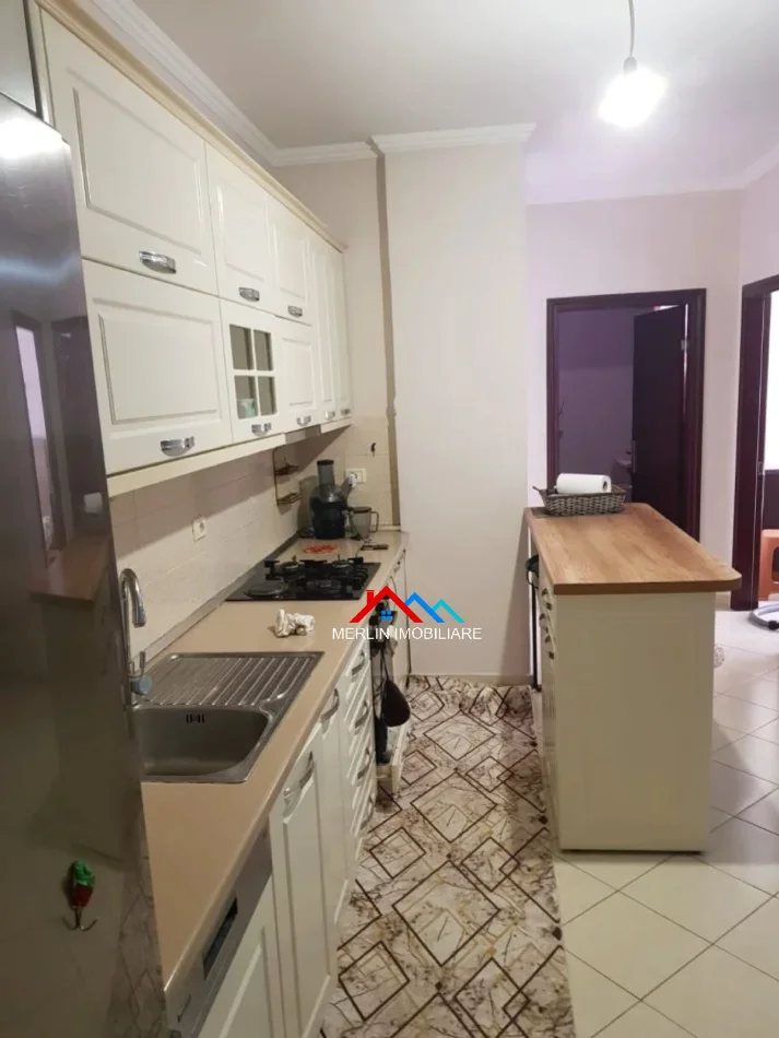 Tirane, jepet me qera apartament 2+1+Ballkon Kati 4, 90 m² 470 € (RRUGA BESIM ALLA,YZBERSIHT)