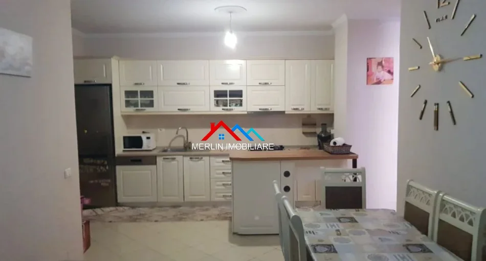 Tirane, jepet me qera apartament 2+1+Ballkon Kati 4, 90 m² 470 € (RRUGA BESIM ALLA,YZBERSIHT)