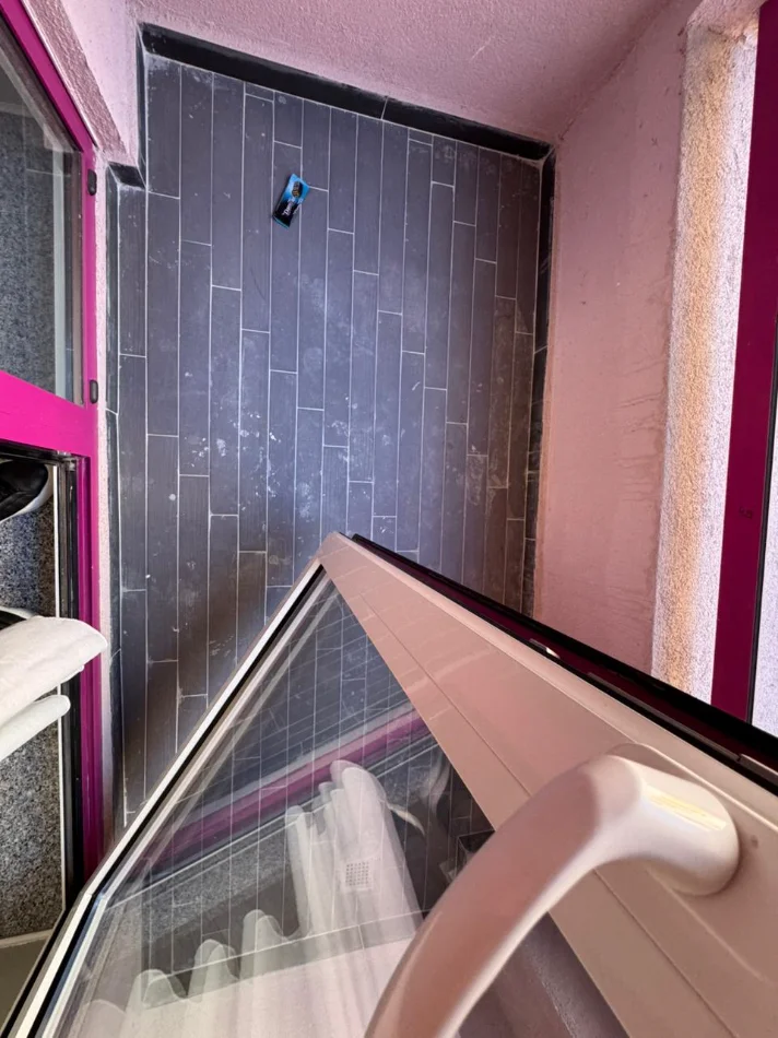 Tirane, shitet apartament 1+1 Kati 5, 59 m² 125.000 € (Ali Demi)