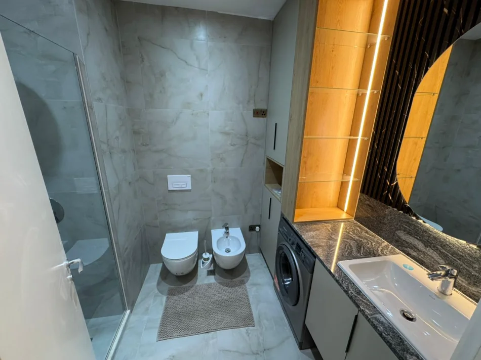 Tirane, shitet apartament 1+1 Kati 5, 59 m² 125.000 € (Ali Demi)
