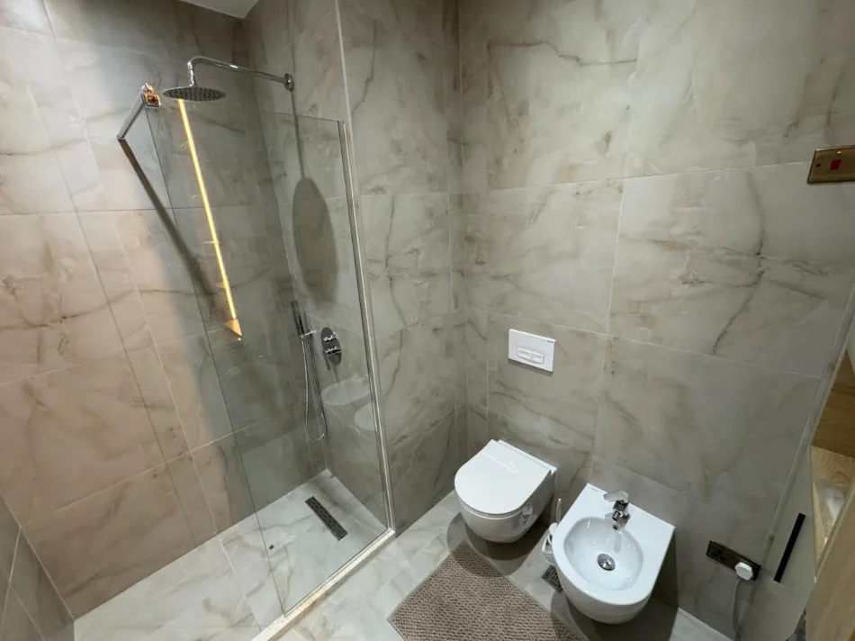 Tirane, shitet apartament 1+1 Kati 5, 59 m² 125.000 € (Ali Demi)