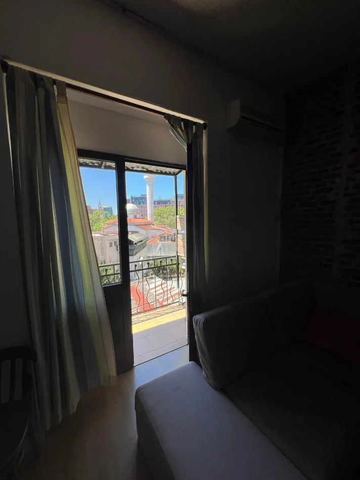 Tirane, jepet me qera 2 apartamente Kati 3, 100 m² 1.200 € (QENDER)