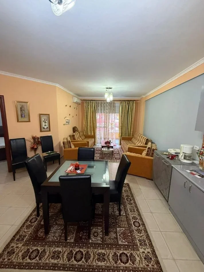 Tirane, jepet me qera apartament 1+1 Kati 8, 80 m² 450 € (PRANE BAR ARTISTI)