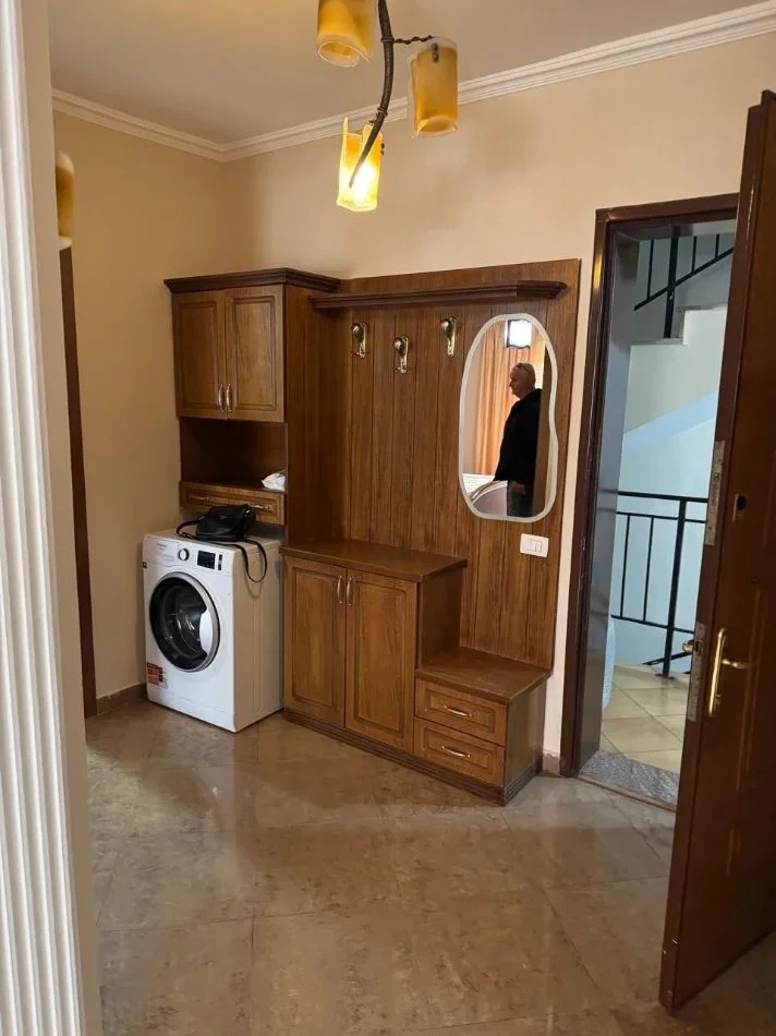 Tirane, jepet me qera apartament 1+1 Kati 8, 65 m² 600 € (SHESHI WILLSON)