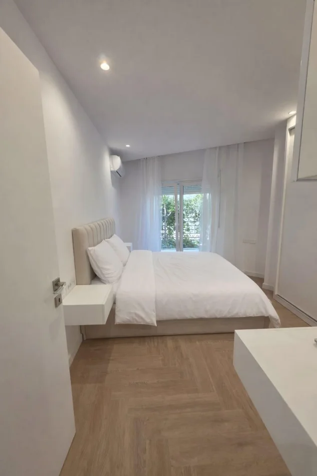 Tirane, jepet me qera apartament 1+1 Kati 1, 75 m² 800 € (kodra e diellit 2)