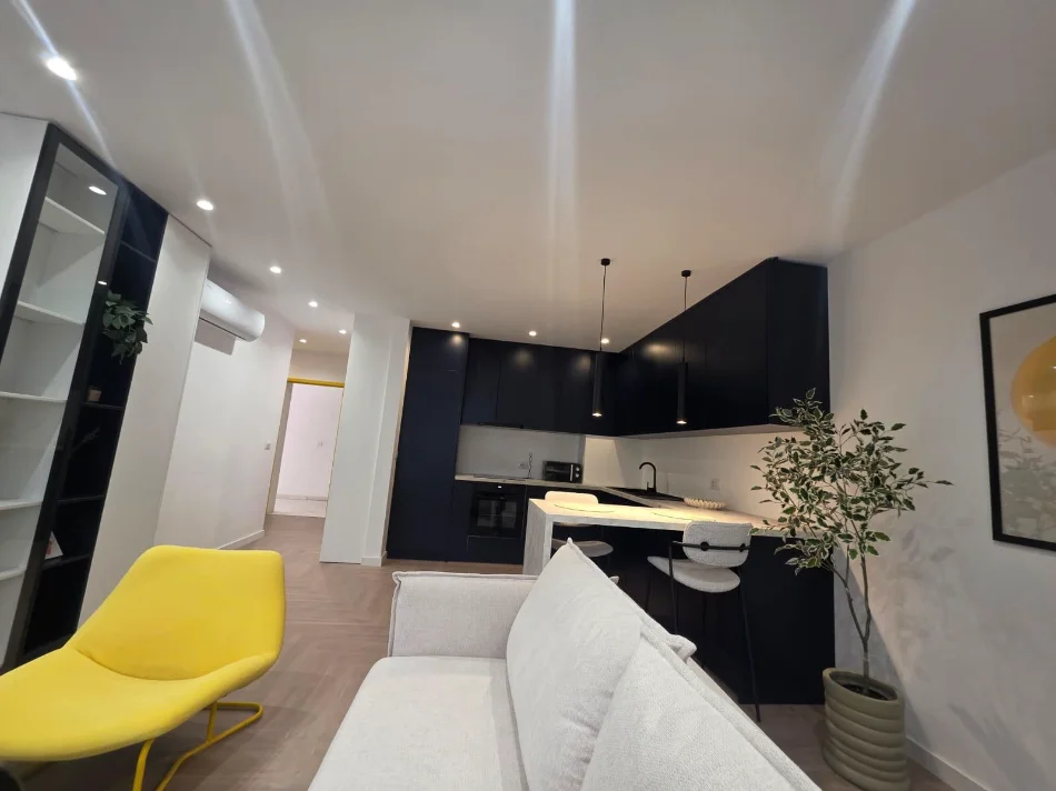 Tirane, jepet me qera apartament 1+1 Kati 1, 75 m² 800 € (kodra e diellit 2)