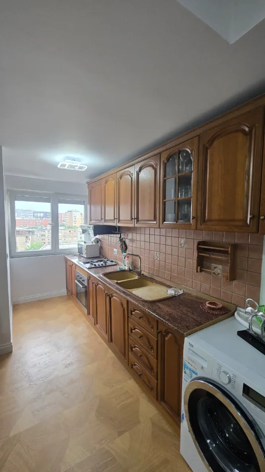 Tirane, jepet me qera apartament 2+1 Kati 6, 71 m² 700 € (Selite)