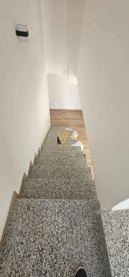 Durres, shitet apartament duplex 2+1+Ballkon Kati 0, 122 m² 175.000 € (GOLEM)