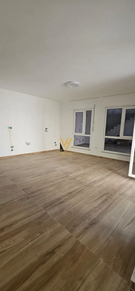 Durres, shitet apartament duplex 2+1+Ballkon Kati 0, 122 m² 175.000 € (GOLEM)