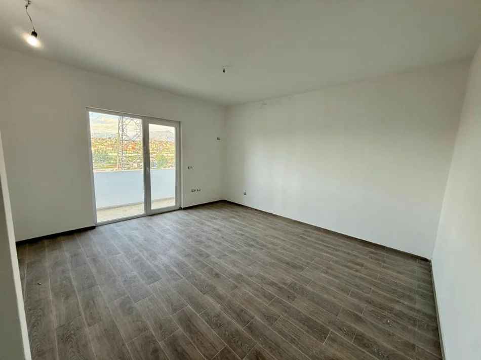 Tirane, shitet apartament 1+1 Kati 1, 77 m² ,104 000 € (siri kodra)