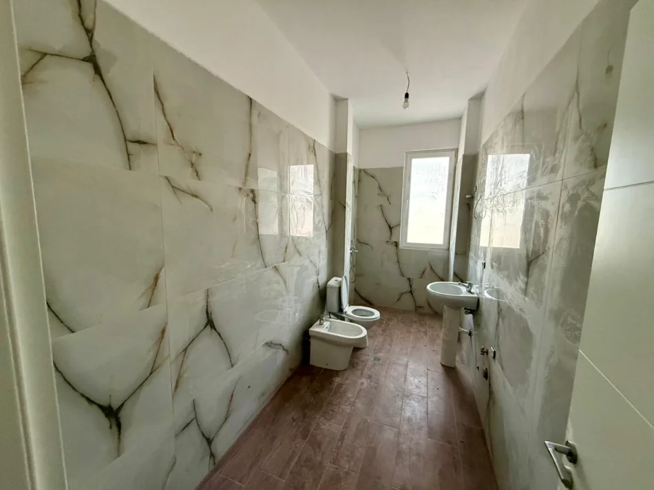 Tirane, shitet apartament 1+1 Kati 1, 77 m² ,104 000 € (siri kodra)