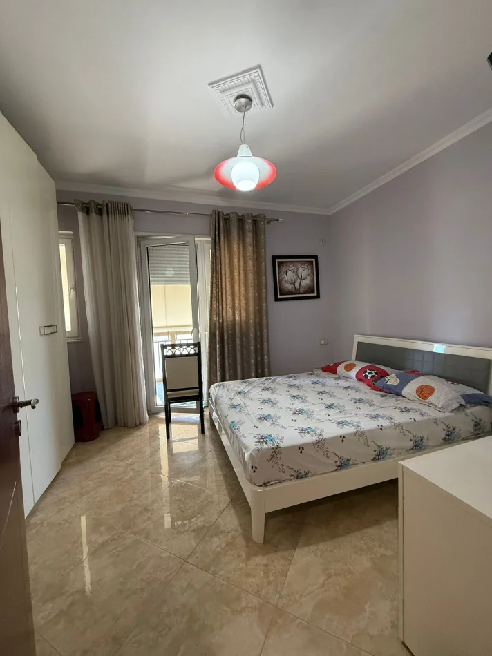 Tirane, jepet me qera apartament 2+1+Aneks+Ballkon Kati 5, 100 m² 650 €