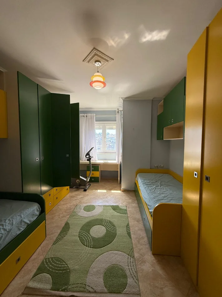 Tirane, jepet me qera apartament 2+1+Aneks+Ballkon Kati 5, 100 m² 650 €